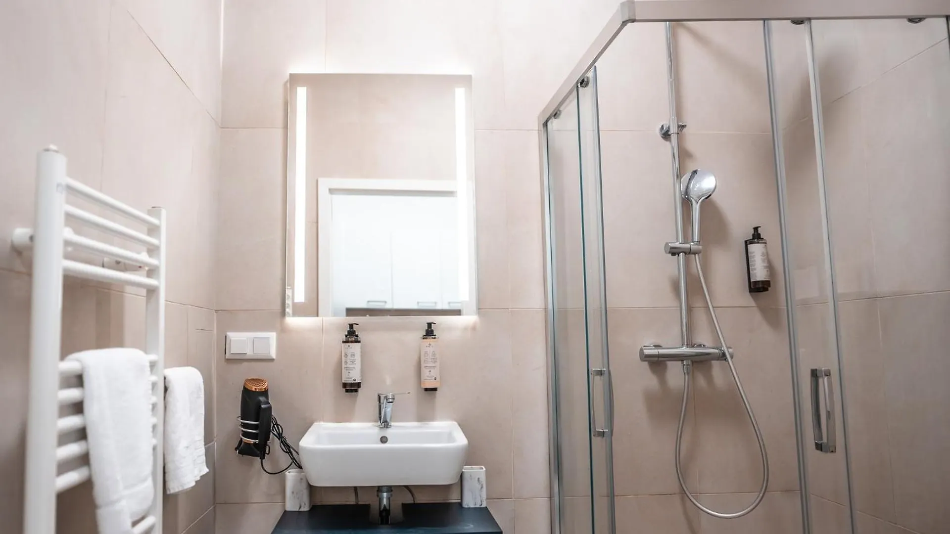Erstklassige Designer Apartments Vienna 0*,  Austria